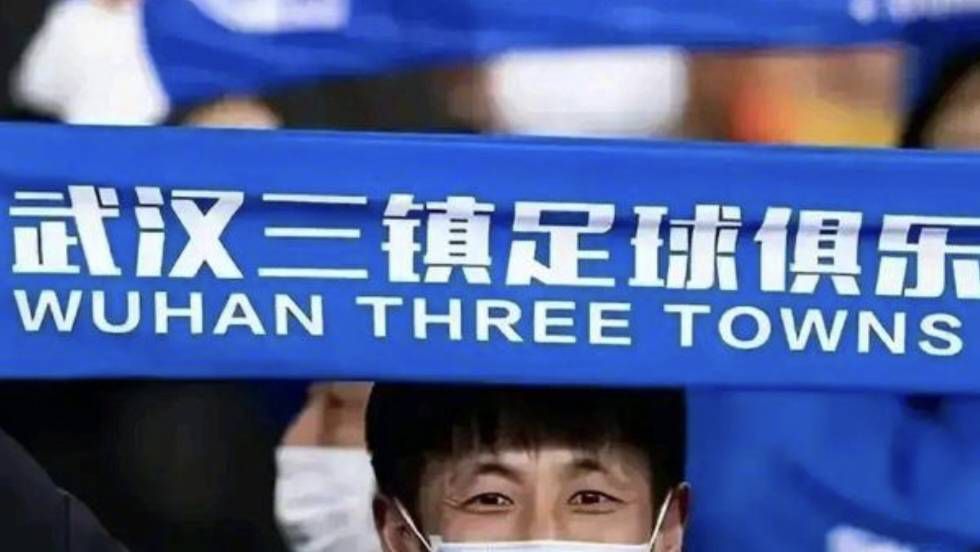 极度冷静的长镜头，导演始终保持着一种客观的距离，自信又自如地以沉闷连接沉闷，从节省对白过渡到对白消失，终于实现了向生活的逼近、再逼近。